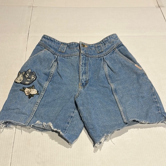 Chennachi Denim Women's Shorts with Embroidered Detail wolves roses hummingbird - Picture 1 of 10